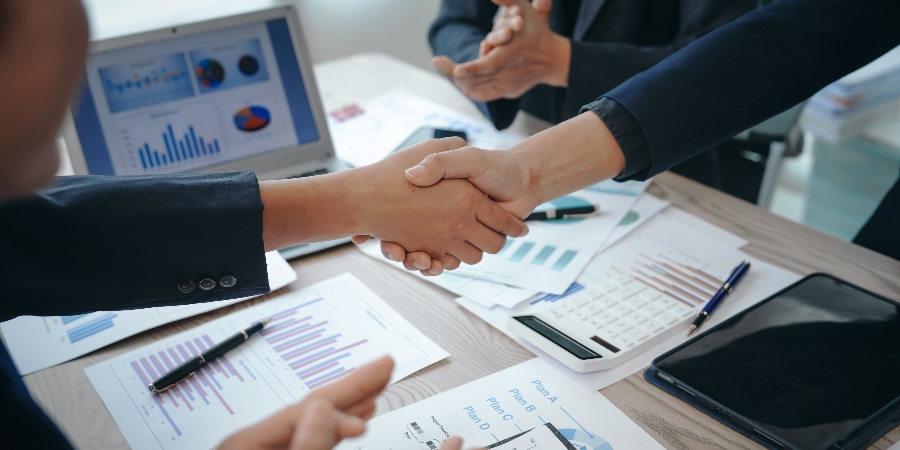 Handle Objections & Set Next Steps class image